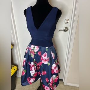 Xscape Dress size 4 blue pink